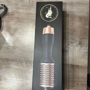 BRAND NEW in box blow dry brush!